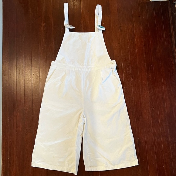 Size M white short overalls with cute pins! - Picture 1 of 4